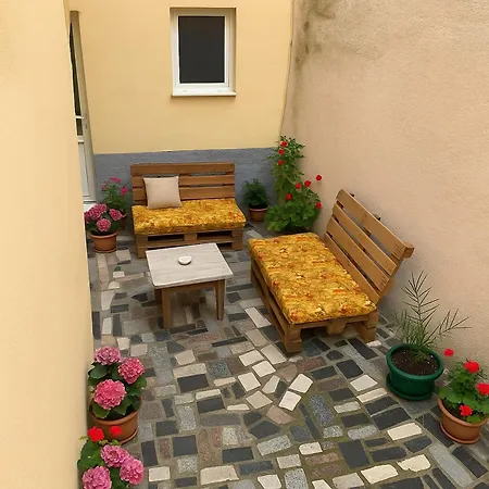 Old Street 2 Bed & Breakfast *